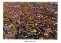 602048 Luchtfoto van de binnenstad van Amersfoort, uit het westen.